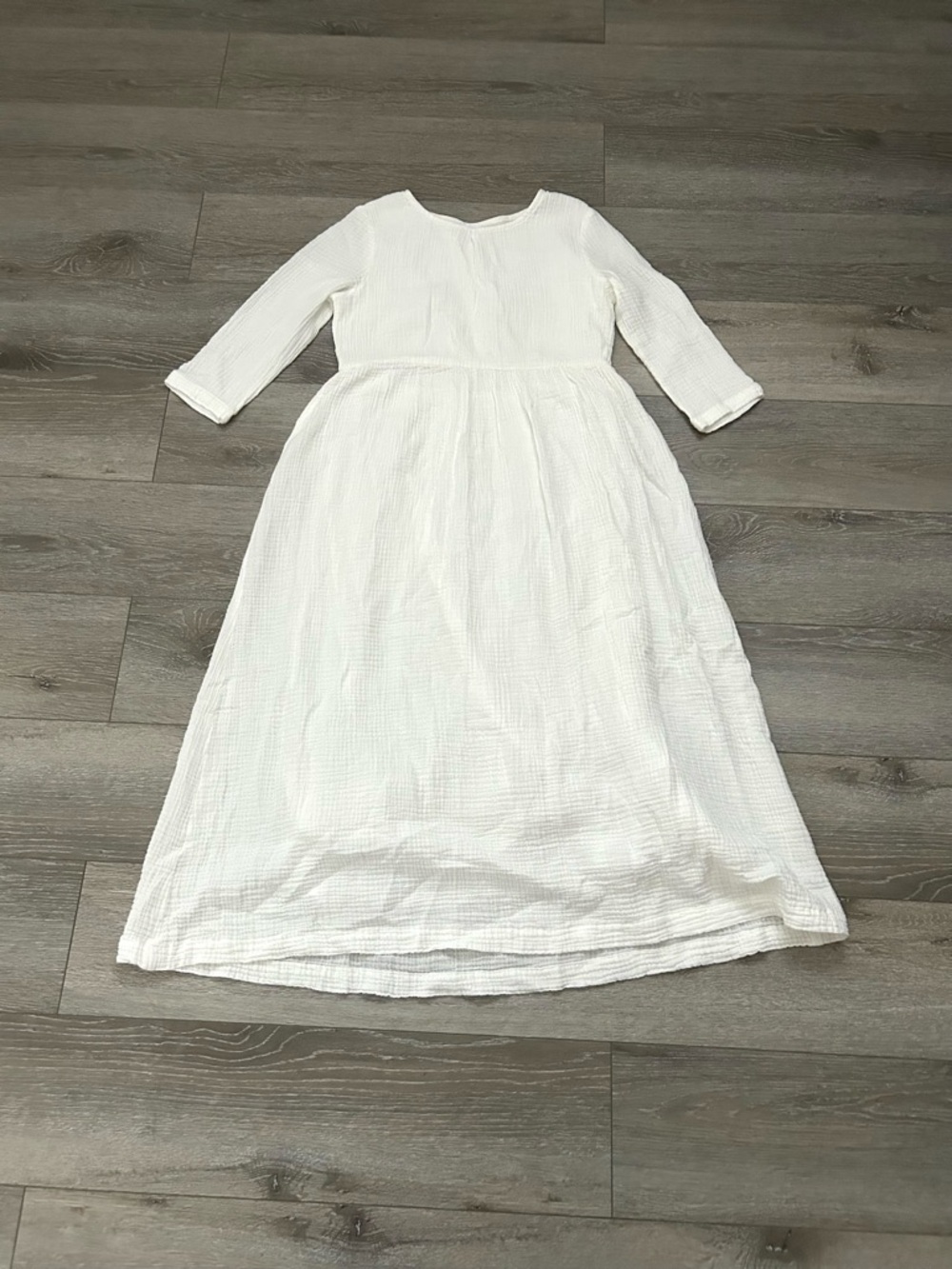 Elegant White Maxi Dress with 3/4 Sleeves - Picture 2 of 5